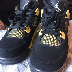 Jordan 4 THUNDERS